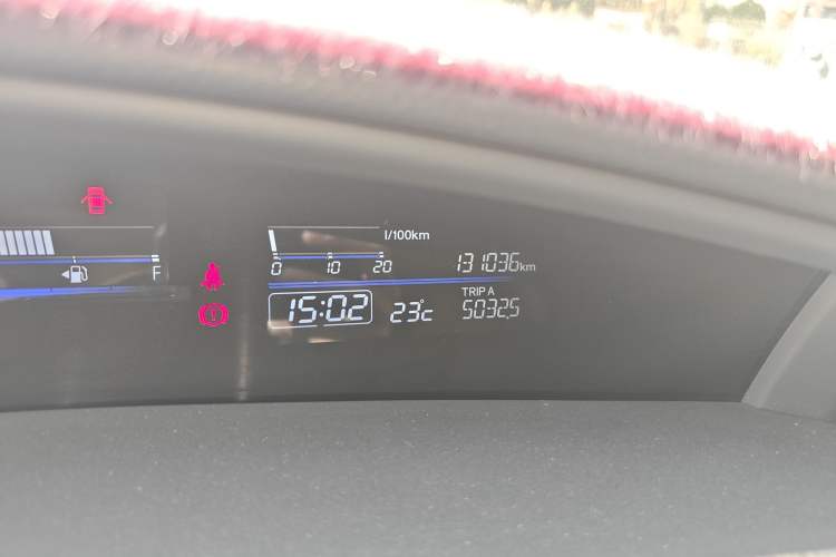 Used Honda Jade 2014 1.8L CVT Luxury Edition 5 seats Odometer Close Up