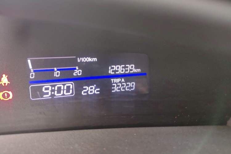 Used Honda Jade 2014 1.8L Automatic Comfort Elite Version 5 Seats Odometer Close Up