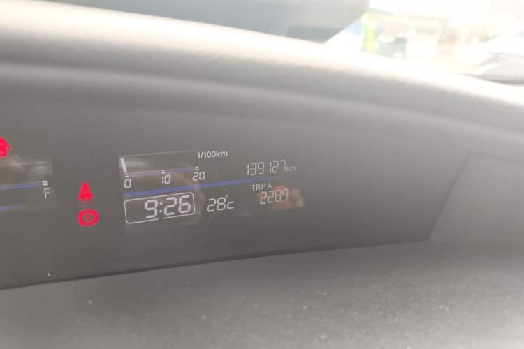 Used Honda Jade 2014 1.8L CVT Luxury Edition 5 seats Odometer Close Up
