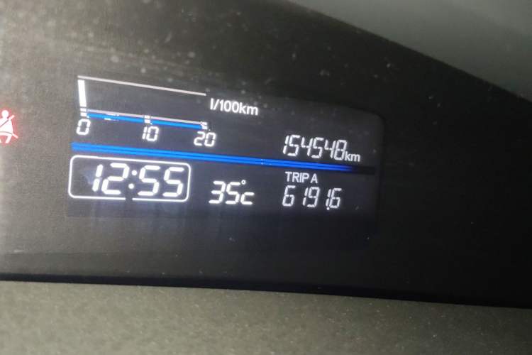 Used Honda Jade 2014 1.8L Automatic Comfort Elite Version 5 Seats Odometer Close Up
