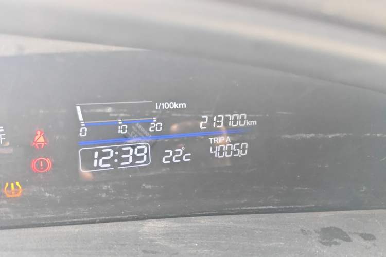 Used Honda Jade 2014 1.8L CVT Luxury Prestige Edition 5 Seats Odometer Close Up