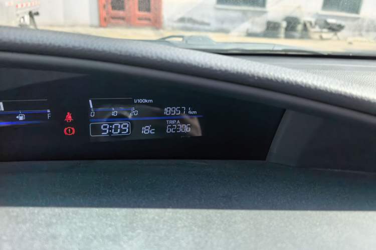 Used Honda Jade 2014 1.8L Automatic Comfort Elite Version 5 Seats Odometer Close Up