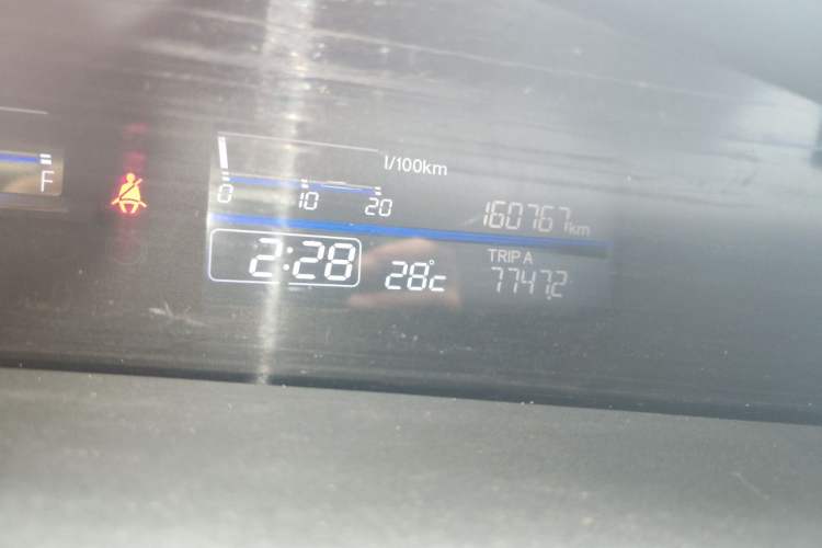 Used Honda Jade 2014 1.8L CVT Luxury Edition 5 seats Odometer Close Up