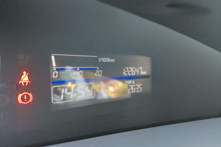 Used Honda Jade 2014 1.8L Automatic Comfort Elite Version 5 Seats Odometer Close Up