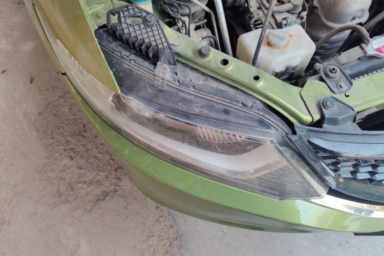 Used Honda Jade 2014 1.8L Automatic Comfort Elite Version 5 Seats Right Front Headlight