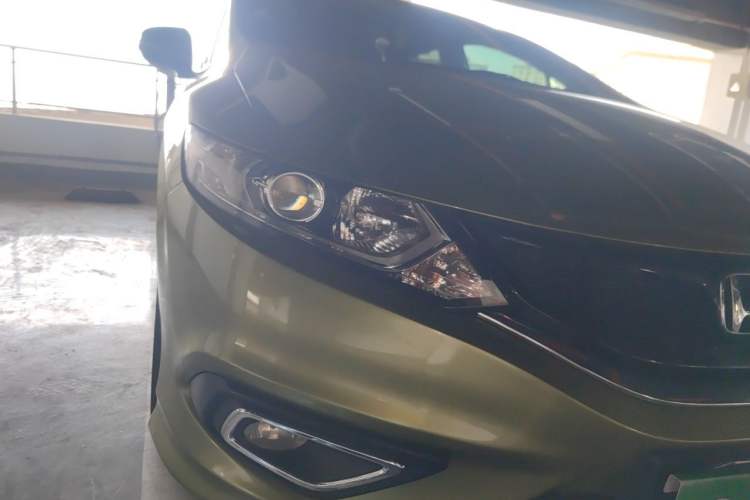 Used Honda Jade 2014 1.8L Automatic Comfort Elite Version 5 Seats Right Front Headlight