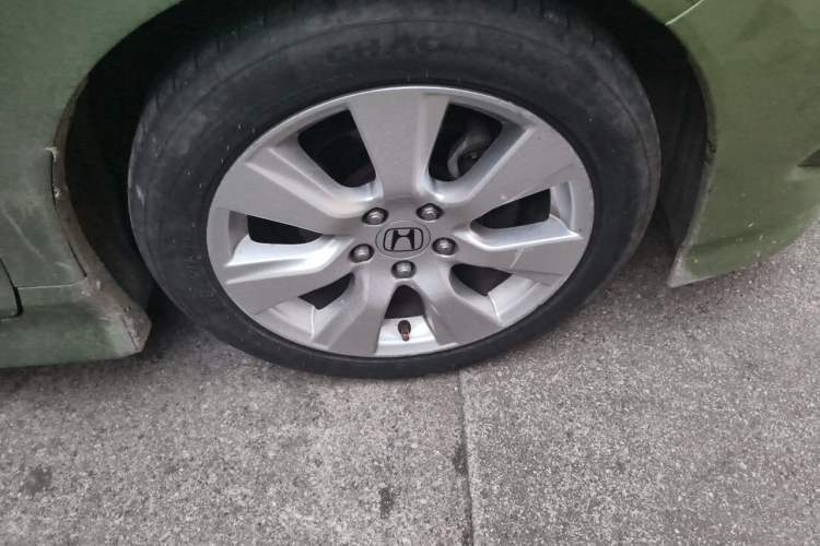 Used Honda Jade 2014 1.8L Automatic Comfort Elite Version 5 Seats Right Front Wheel Hub