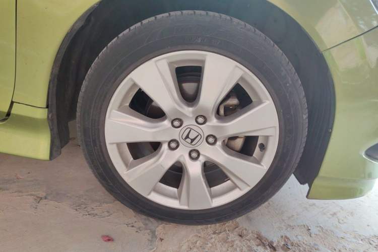 Used Honda Jade 2014 1.8L Automatic Comfort Elite Version 5 Seats Right Front Wheel Hub