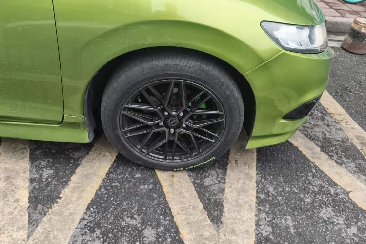 Used Honda Jade 2014 1.8L CVT Luxury Edition 5 seats Right Front Wheel Hub