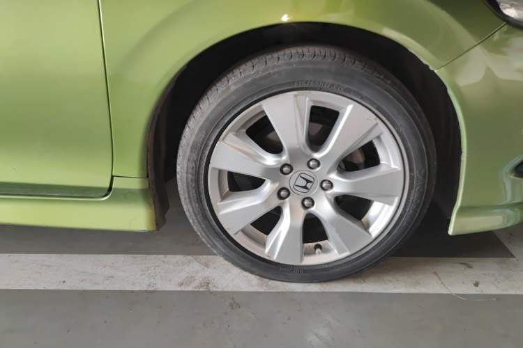 Used Honda Jade 2014 1.8L Automatic Comfort Elite Version 5 Seats Right Front Wheel Hub