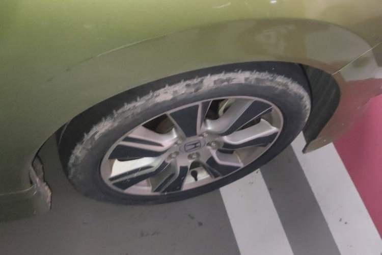 Used Honda Jade 2014 1.8L Automatic Comfort Elite Version 5 Seats Right Front Wheel Hub