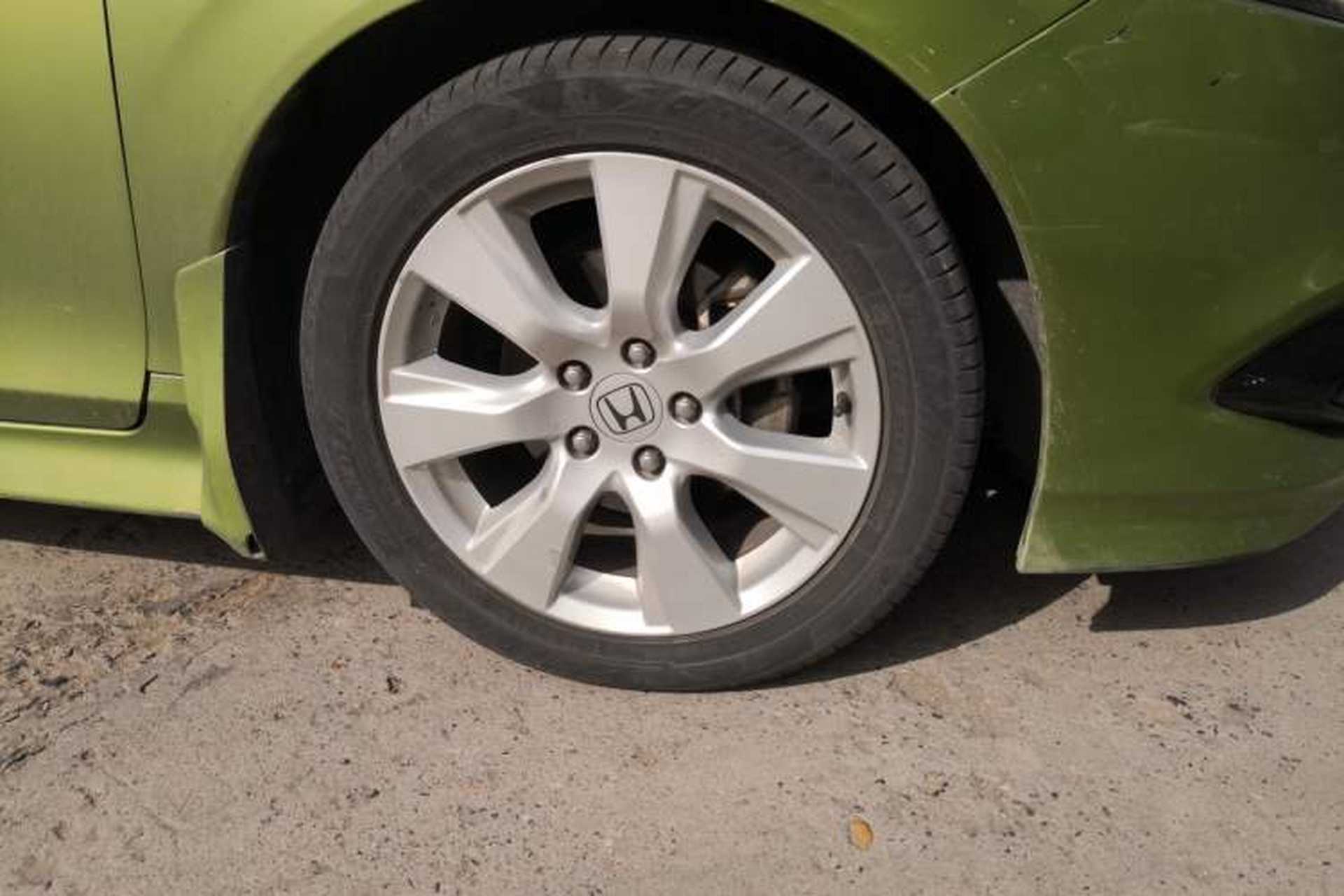 Used Honda Jade 2014 1.8L CVT Luxury Edition 5 seats Right Front Wheel Hub