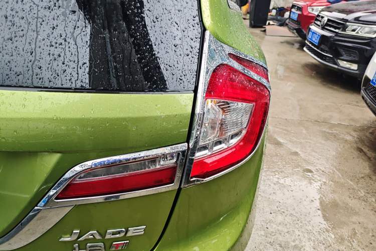Used Honda Jade 2014 1.8L Automatic Comfort Elite Version 5 Seats Right Rear Taillight