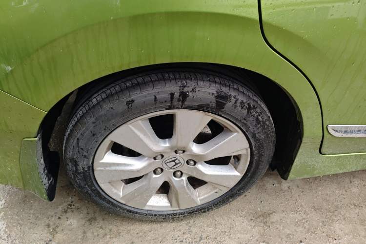 Used Honda Jade 2014 1.8L Automatic Comfort Elite Version 5 Seats Right Rear Wheel Hub