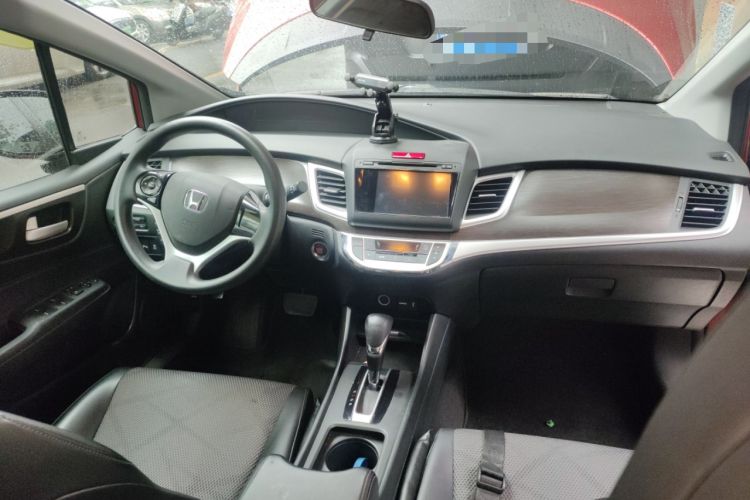 Used Honda Jade 2014 1.8L Automatic Comfort Elite Version 5 Seats Center Console