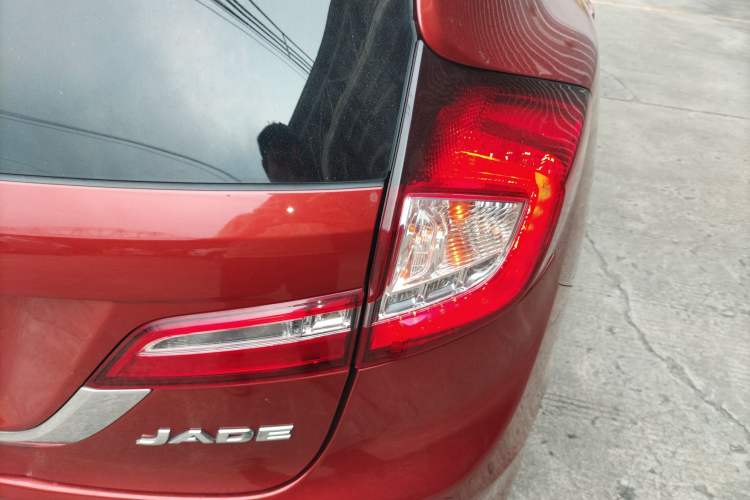 Used Honda Jade 2014 1.8L Automatic Comfort Elite Version 5 Seats Exterior 3