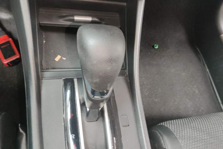 Used Honda Jade 2014 1.8L Automatic Comfort Elite Version 5 Seats Gear Lever