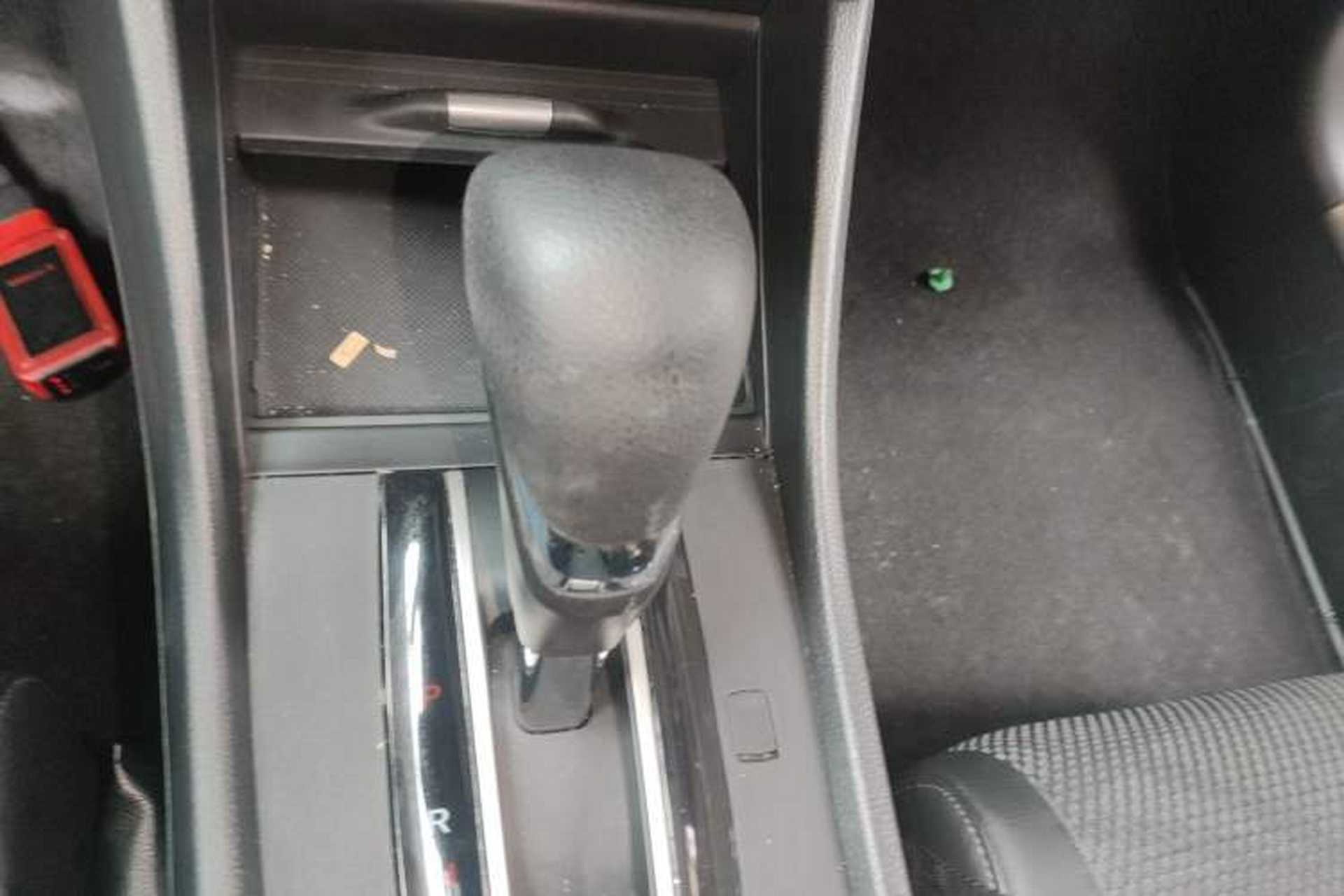 Used Honda Jade 2014 1.8L Automatic Comfort Elite Version 5 Seats Gear Lever