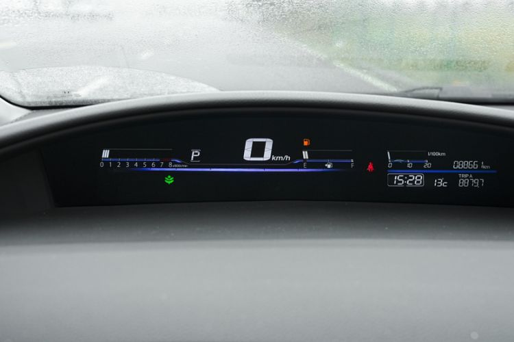 Used Honda Jade 2014 1.8L Automatic Comfort Elite Version 5 Seats Odometer Close Up
