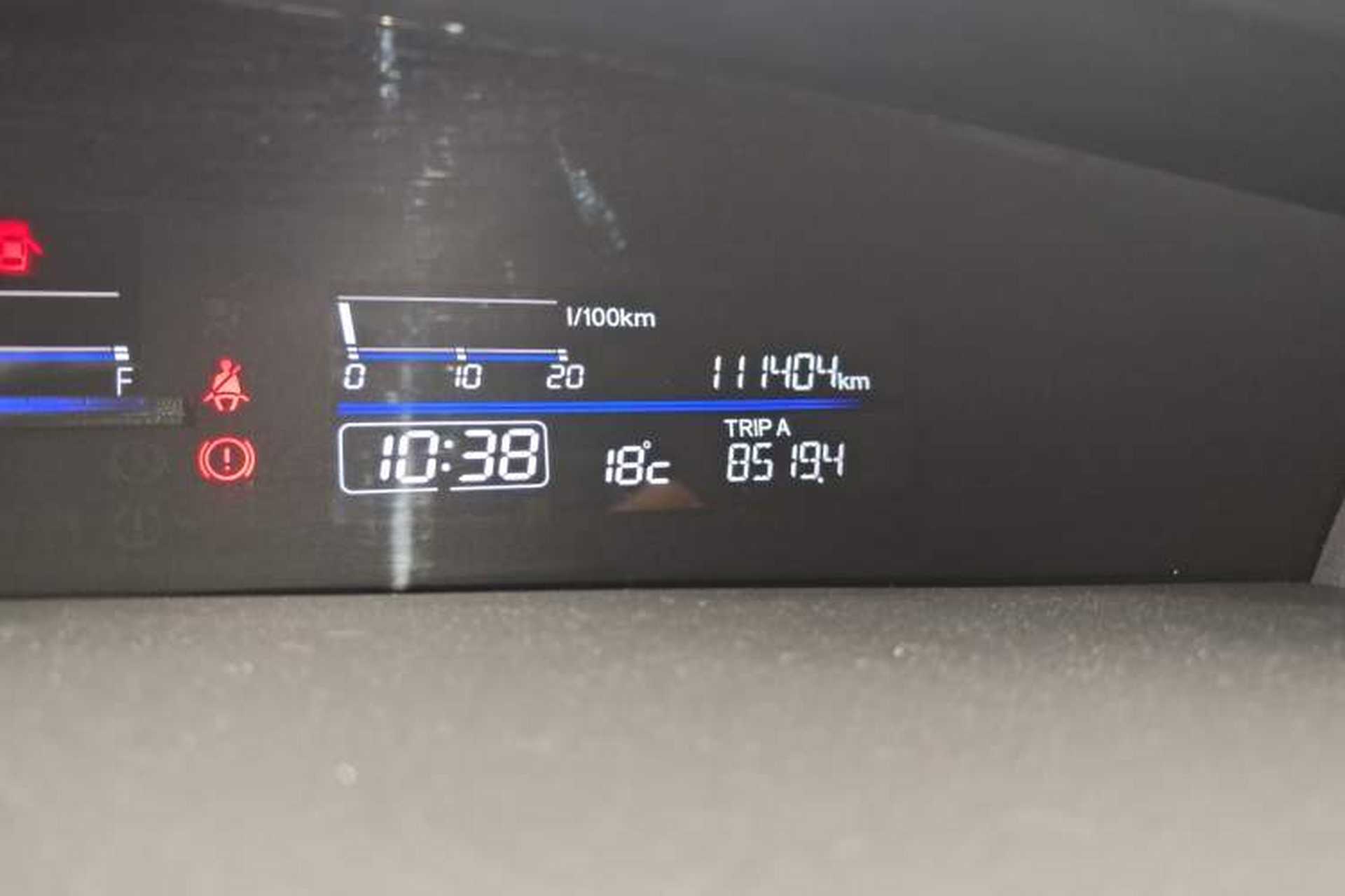 Used Honda Jade 2014 1.8L CVT Luxury Edition 5 seats Odometer Close Up