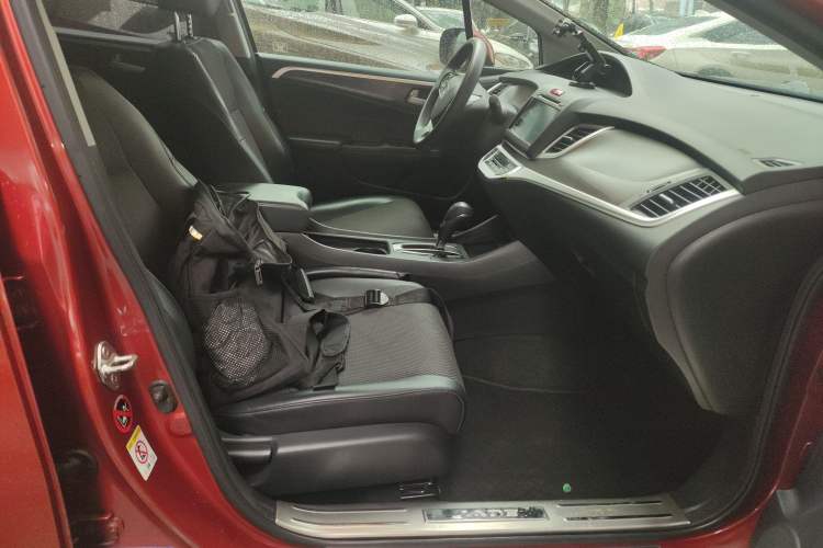 Used Honda Jade 2014 1.8L Automatic Comfort Elite Version 5 Seats Right Front Seat