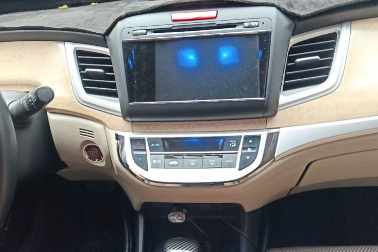 Used Honda Jade 2014 1.8L Automatic Comfort Elite Version 5 Seats Audio And AC Panel