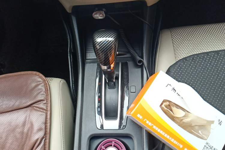 Used Honda Jade 2014 1.8L Automatic Comfort Elite Version 5 Seats Gear Lever