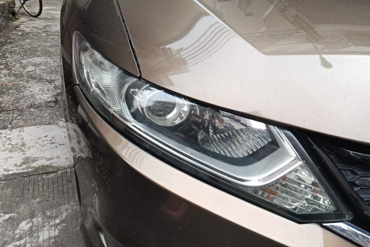 Used Honda Jade 2014 1.8L Automatic Comfort Elite Version 5 Seats Right Front Headlight