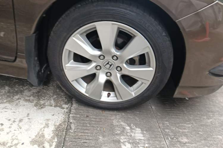 Used Honda Jade 2014 1.8L Automatic Comfort Elite Version 5 Seats Right Front Wheel Hub