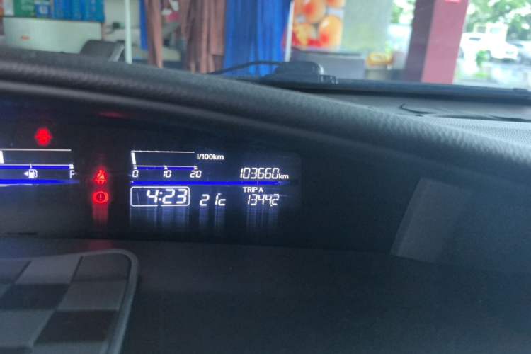 Used Honda Jade 2014 1.8L Automatic Comfort Elite Version 5 Seats Odometer Close Up