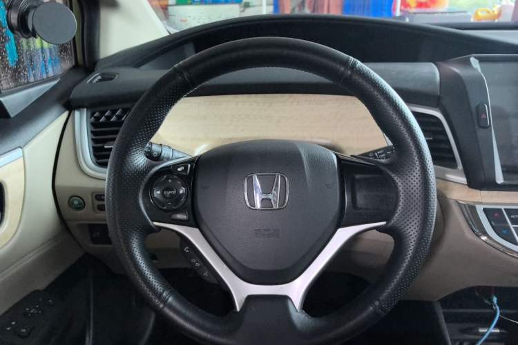 Used Honda Jade 2014 1.8L Automatic Comfort Elite Version 5 Seats Steering Wheel