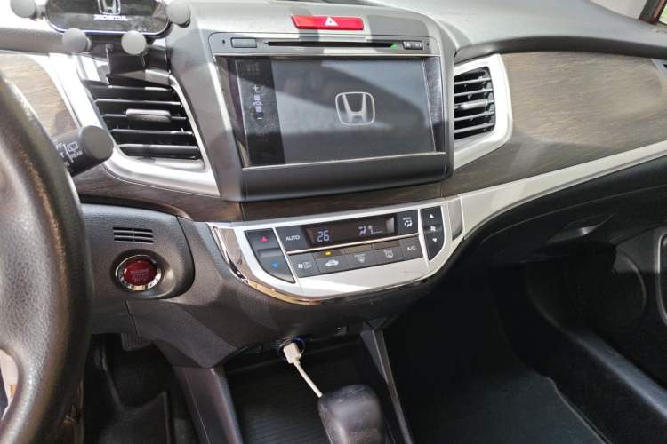 Used Honda Jade 2014 1.8L CVT Luxury Edition 5 seats Audio And AC Panel