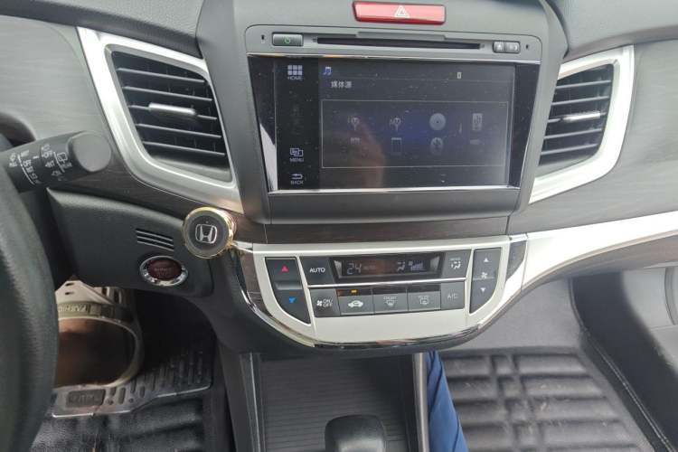 Used Honda Jade 2014 1.8L CVT Luxury Edition 5 seats Audio And AC Panel