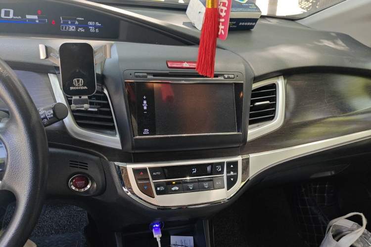 Used Honda Jade 2014 1.8L Automatic Comfort Elite Version 5 Seats Audio And AC Panel