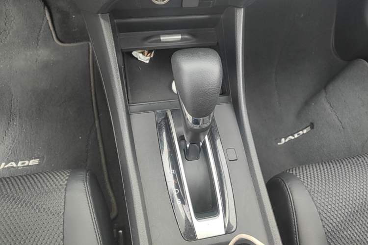 Used Honda Jade 2014 1.8L Automatic Comfort Elite Version 5 Seats Gear Lever