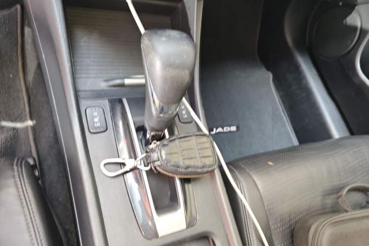 Used Honda Jade 2014 1.8L CVT Luxury Edition 5 seats Gear Lever