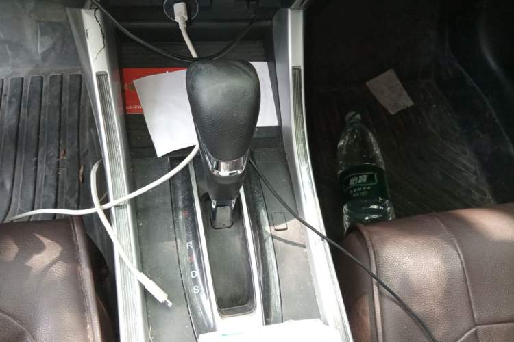 Used Honda Jade 2014 1.8L Automatic Comfort Elite Version 5 Seats Gear Lever