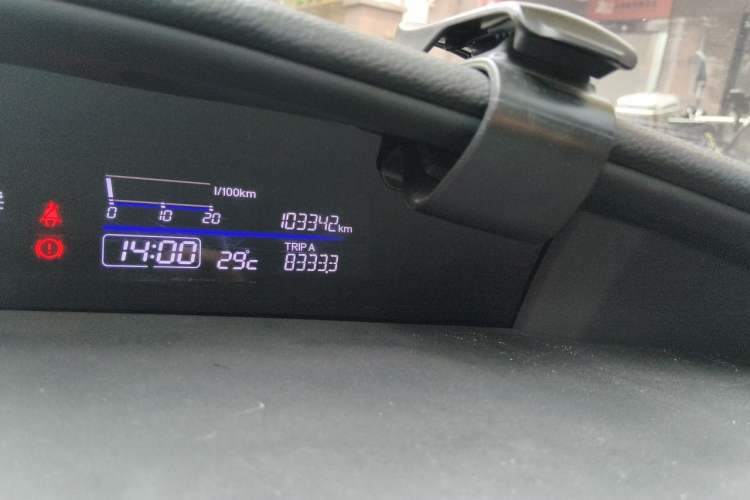 Used Honda Jade 2014 1.8L CVT Luxury Edition 5 seats Odometer Close Up