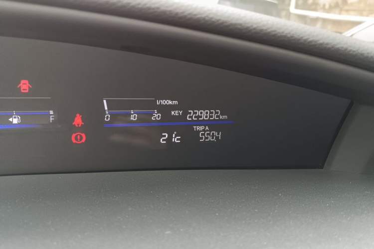 Used Honda Jade 2014 1.8L Automatic Comfort Elite Version 5 Seats Odometer Close Up