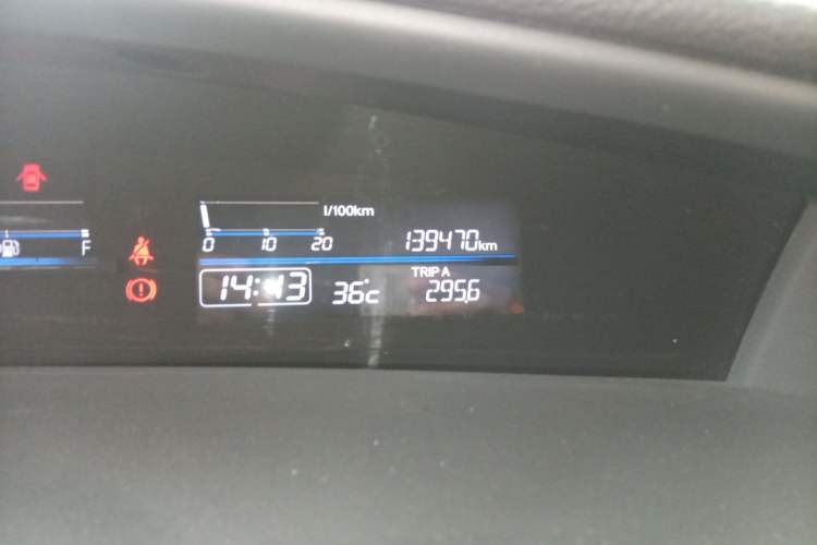 Used Honda Jade 2014 1.8L Automatic Comfort Elite Version 5 Seats Odometer Close Up