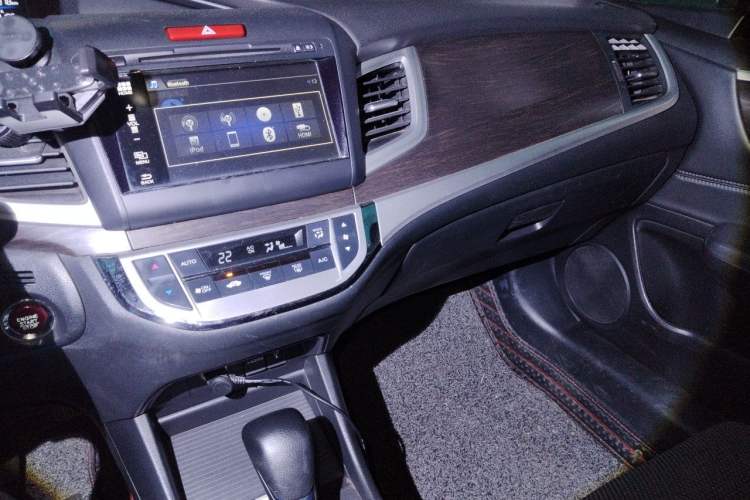 Used Honda Jade 2014 1.8L Automatic Comfort Elite Version 5 Seats Audio And AC Panel