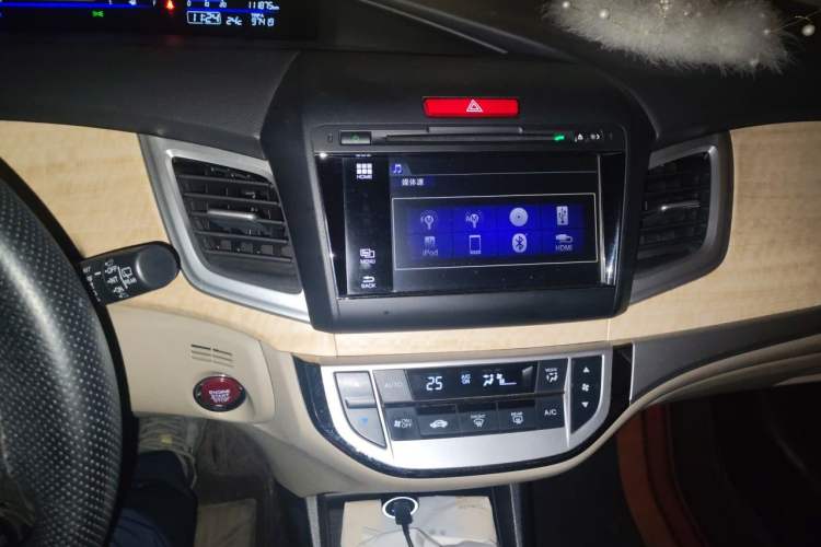 Used Honda Jade 2014 1.8L Automatic Comfort Elite Version 5 Seats Audio And AC Panel