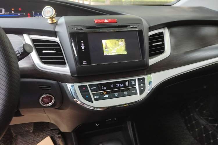 Used Honda Jade 2014 1.8L Automatic Comfort Elite Version 5 Seats Audio And AC Panel