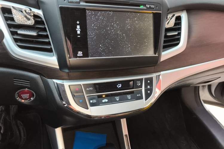 Used Honda Jade 2014 1.8L Automatic Comfort Elite Version 5 Seats Audio And AC Panel