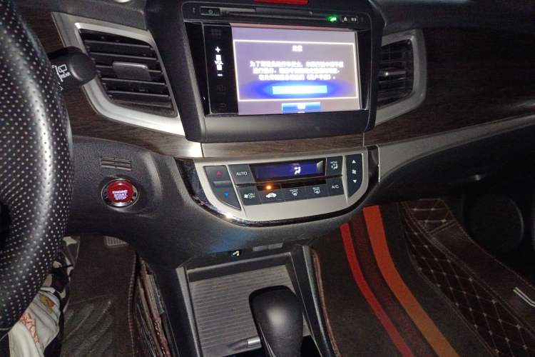 Used Honda Jade 2014 1.8L Automatic Comfort Elite Version 5 Seats Audio And AC Panel