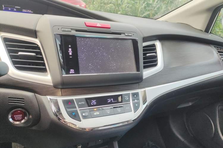 Used Honda Jade 2014 1.8L Automatic Comfort Elite Version 5 Seats Audio And AC Panel