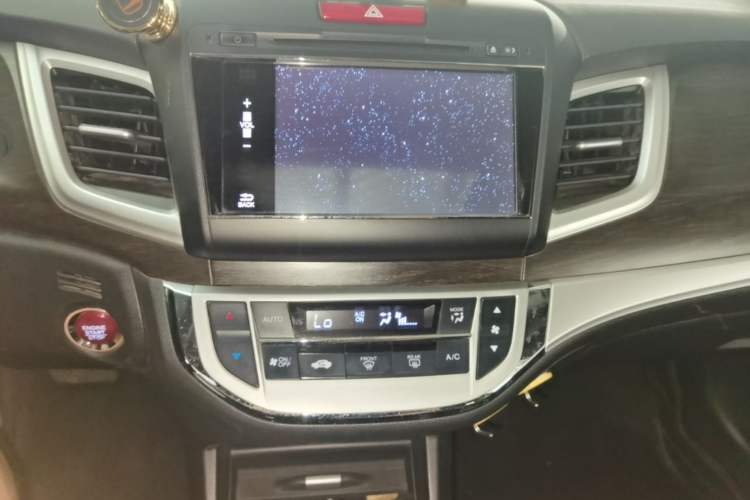 Used Honda Jade 2014 1.8L CVT Luxury Edition 5 seats Audio And AC Panel