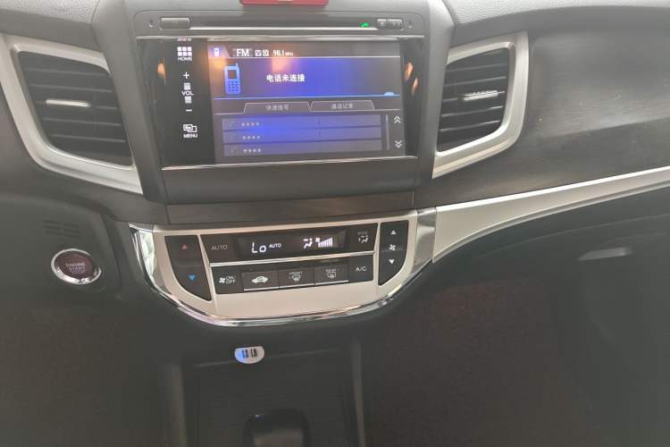 Used Honda Jade 2014 1.8L Automatic Comfort Elite Version 5 Seats Audio And AC Panel