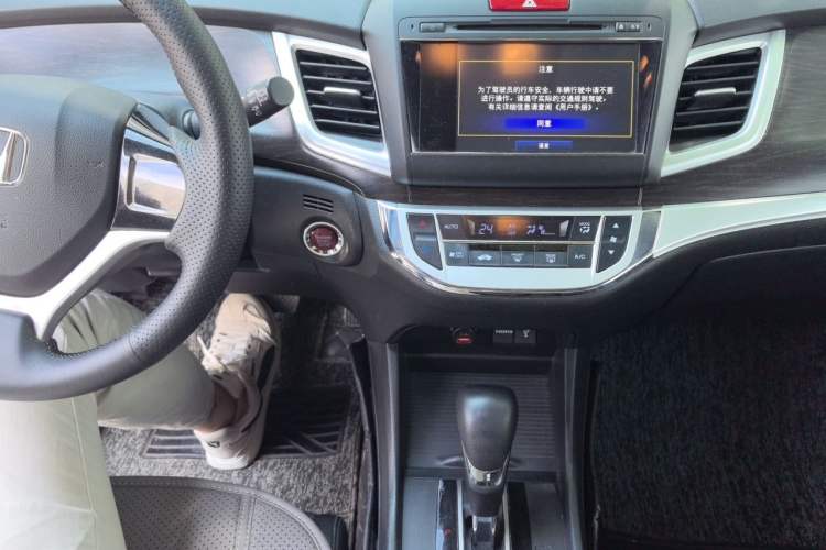 Used Honda Jade 2014 1.8L Automatic Comfort Elite Version 5 Seats Audio And AC Panel