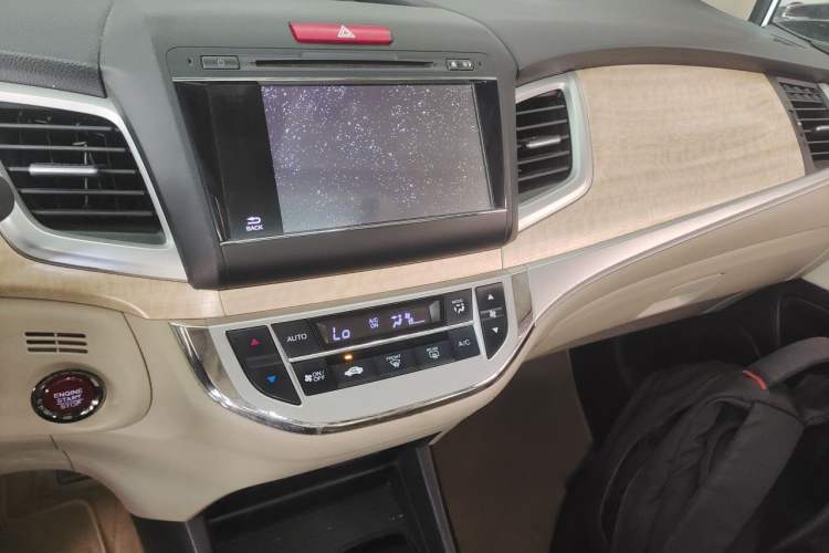 Used Honda Jade 2014 1.8L CVT Luxury Prestige Edition 5 Seats Audio And AC Panel